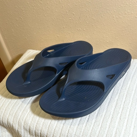 Famones Men’s flip flops size 11 - Picture 1 of 4